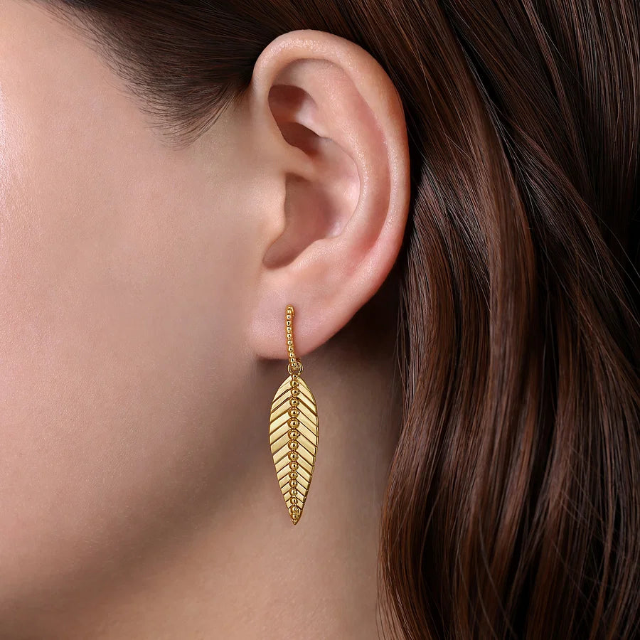 Drop Leaf Earrings in Yellow Gold